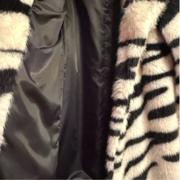 MOTF FAUX FUR ZEBRA STRIPE COAT Size S small BNWT - Picture 8 of 9